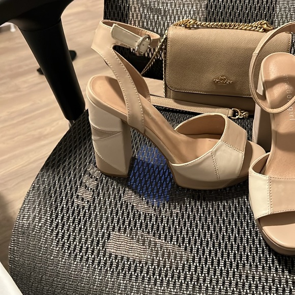 Women’s Heels - Picture 4 of 5